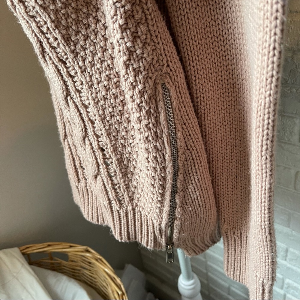 H&M Sweater - Picture 6 of 8